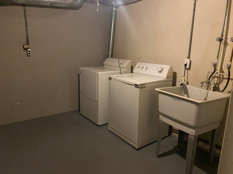 Laundry - 34119 Garfield Cir