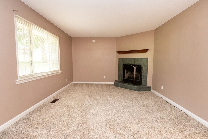 Building Photo - 5428 Country Village Dr