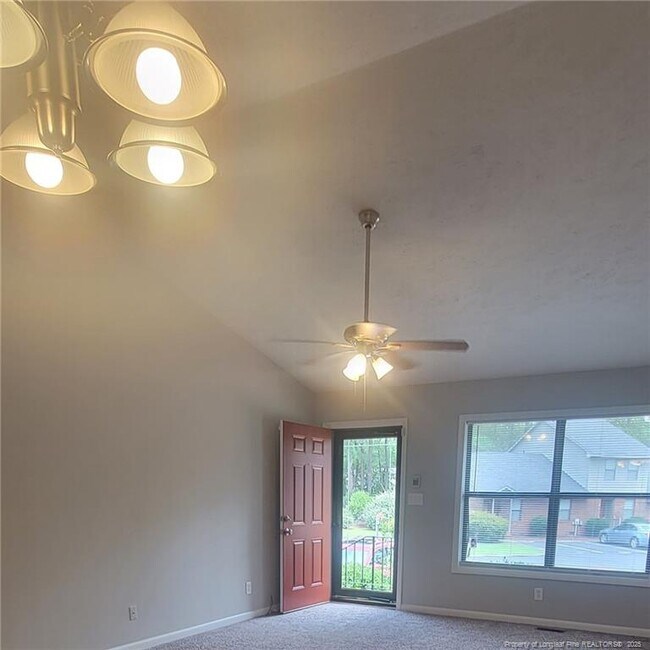 Building Photo - 131 Villa Dr