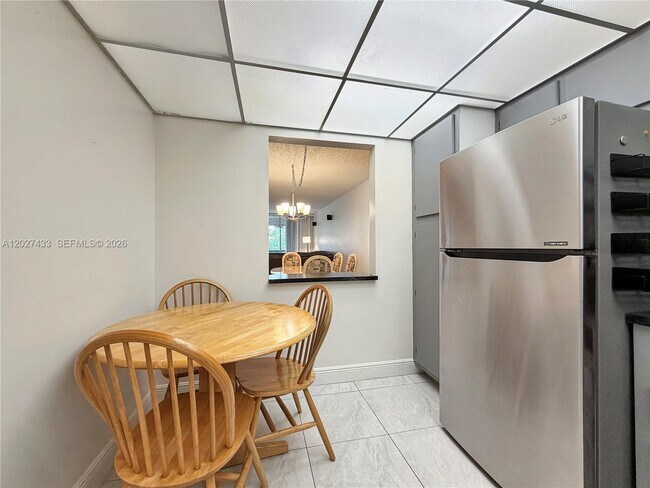 Building Photo - 3300 W Rolling Hills Cir