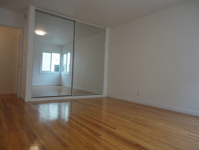 Building Photo - 3176 Rowena Ave