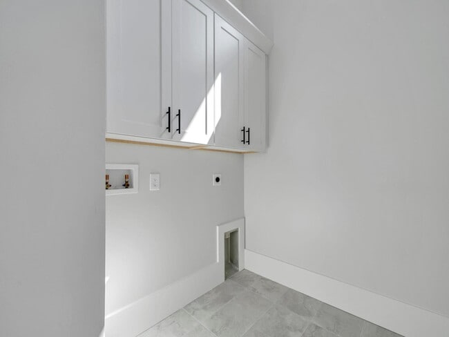 Building Photo - 330 Kelly Plantation Dr