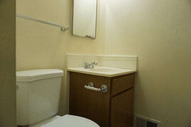 Building Photo - Nice 3 Bedroom West Valley Family Home