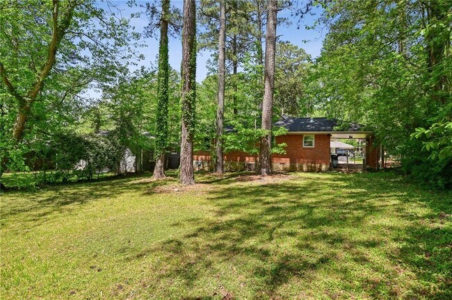 Building Photo - 1843 Longdale Dr