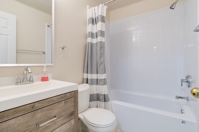 Building Photo - Crofton Condo For Rent