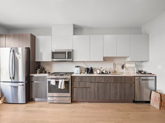 Building Photo - 9 Central St