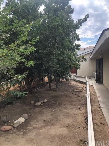 Building Photo - 896 W Commercial St