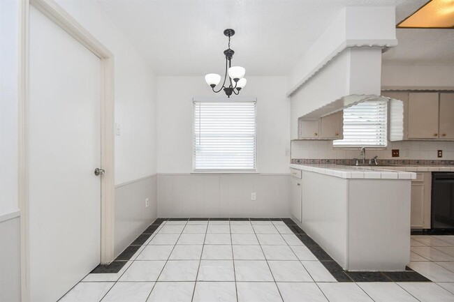 Building Photo - 7714 Eichler Dr