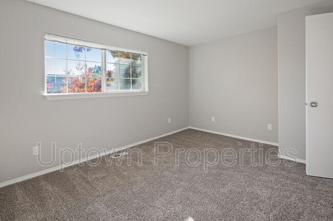 Building Photo - 978 SW 208th Pl