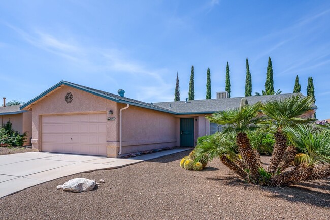 Building Photo - Beautiful, Clean 3Bdrm, 2ba home on East s...