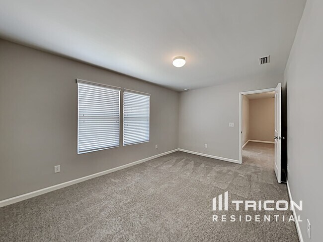 Building Photo - 845 Alta Wy