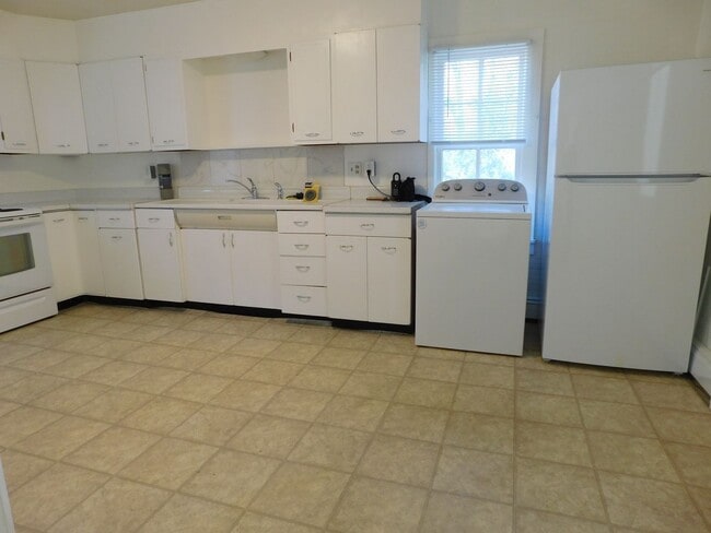 Building Photo - WALKING DISTANCE TO ST MARY'S