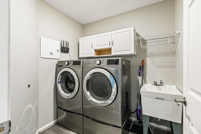 Building Photo - 1892 Vista Lakes Dr