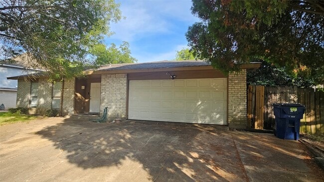 Building Photo - 15303 Gran Vista Dr