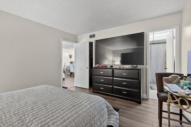 Building Photo - 7820 S Colony Cir