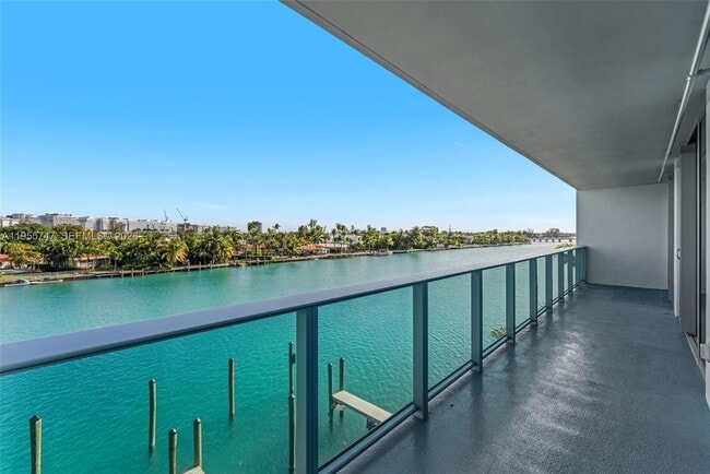 Building Photo - 9221 E Bay Harbor Dr