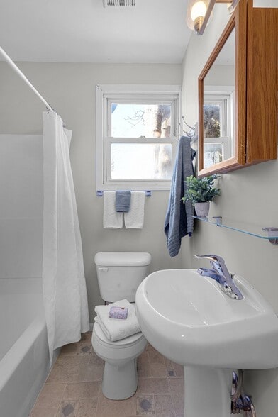 Building Photo - 6749 Plateau Ave