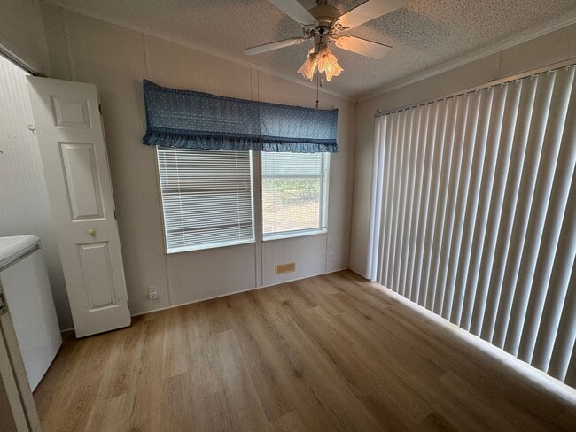 Building Photo - 2 Bedroom / 2 Bath Mobile Home with Office/Flex Space – Suwannee County (16th Street)