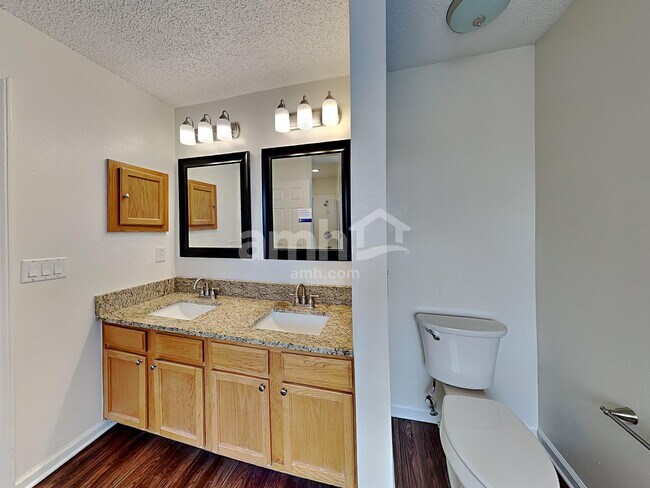 Building Photo - 12582 Ayrshire St E