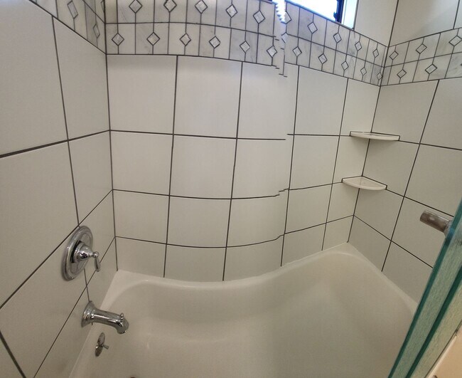 Building Photo - 5 Bedroom 3 bathroom in close proximity to POLY CAMPUS!