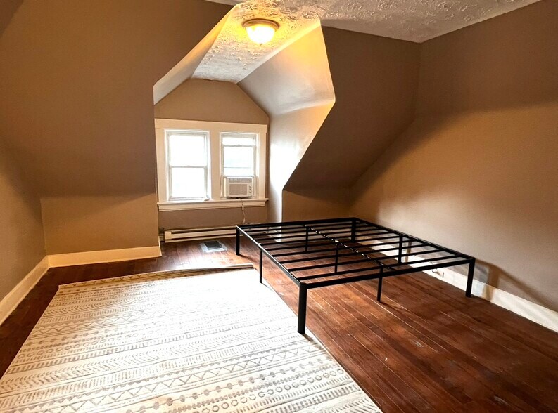 Building Photo - 2314 Highland Ave