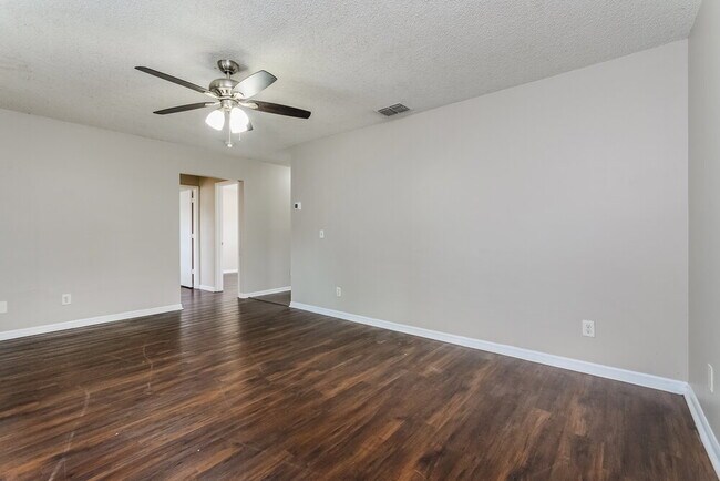 Building Photo - 718 Del Prado Dr