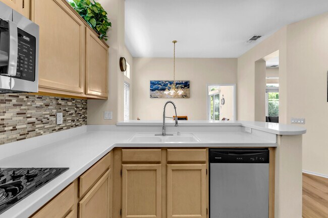 Building Photo - 37468 Westridge Ave