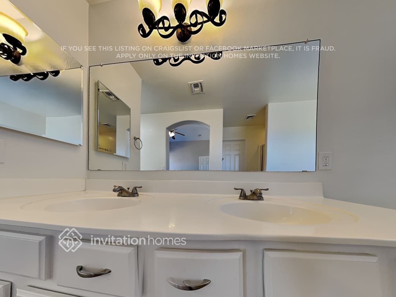 Building Photo - 3274 E Bonanza Rd