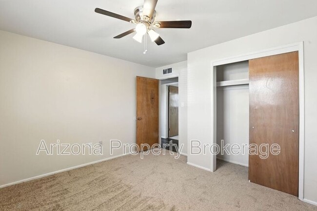 Building Photo - 429 N Saguaro