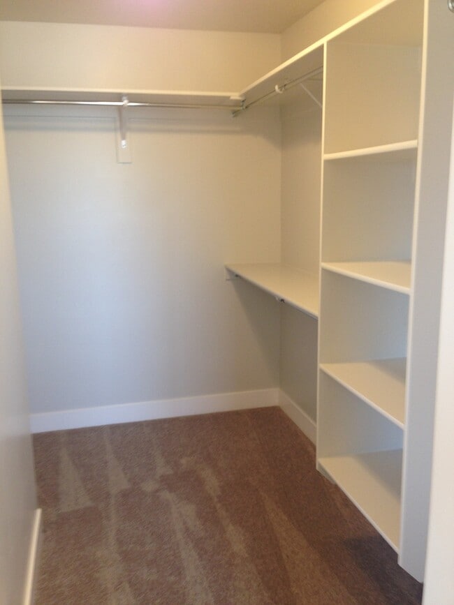 Building Photo - Beautiful Modern Home in Lehi w attached 2 car garage!