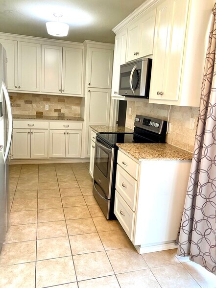 Primary Photo - 3908 E 60th Pl