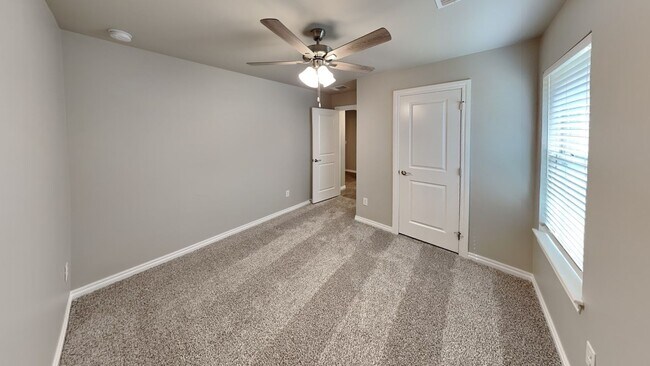 Building Photo - Spectacular 3 Bedroom 2.5 Bathroom Home in...