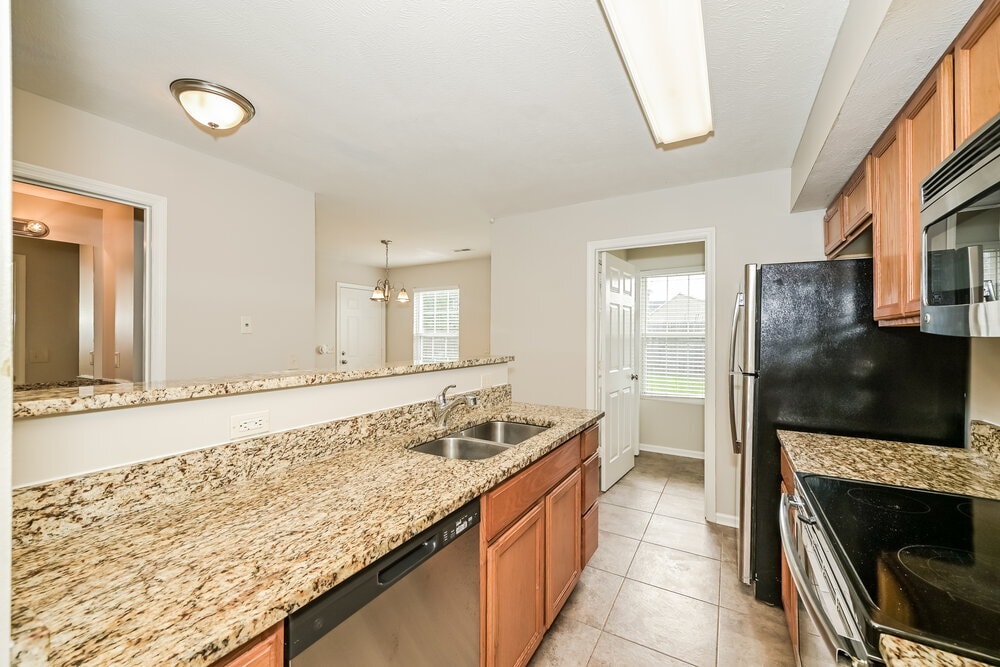 Building Photo - 1440 Westview Dr
