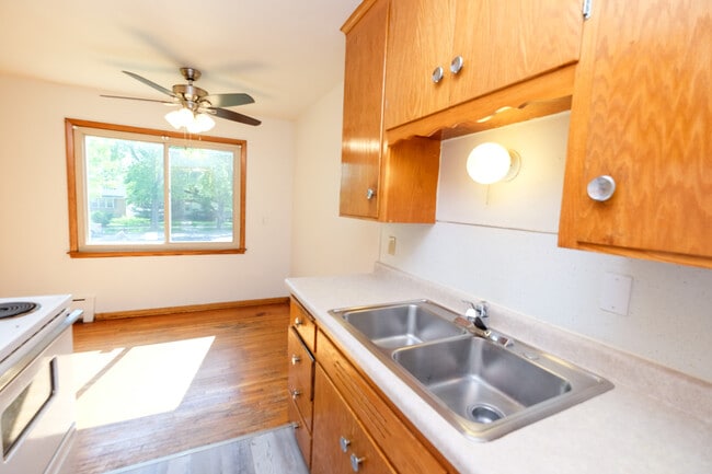 Building Photo - Minnehaha Apartments | 4330