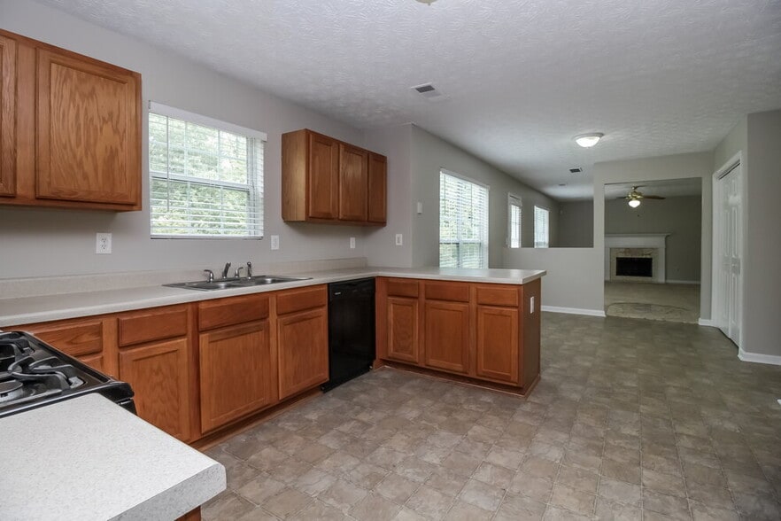 Building Photo - 1200 Catalina Pkwy