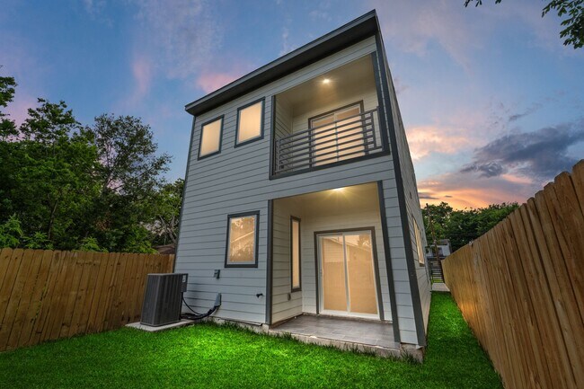 Building Photo - 6631 Foster St