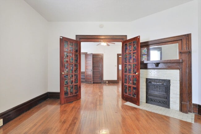 Building Photo - 4 Bedroom , 2 Bath Newly Renovated house -...