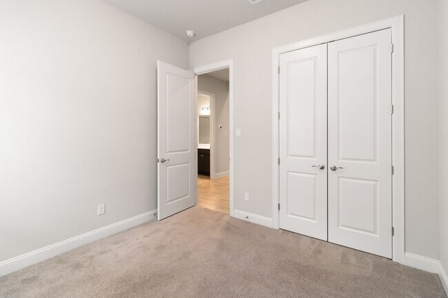 Building Photo - Beautiful 3-bed, 2-bath home for lease in ...