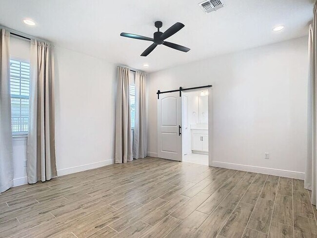 Building Photo - Gorgeous 3/2 Modern Home with a 2 Car Gara...