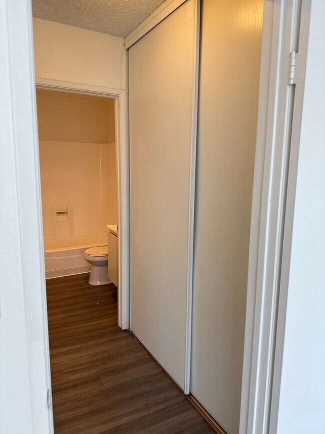 Building Photo - 14106 Cerise Ave