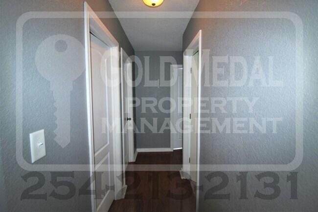 Building Photo - 401 Hedy Dr