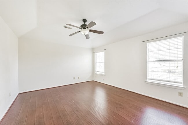 Building Photo - 7063 River Garden Dr