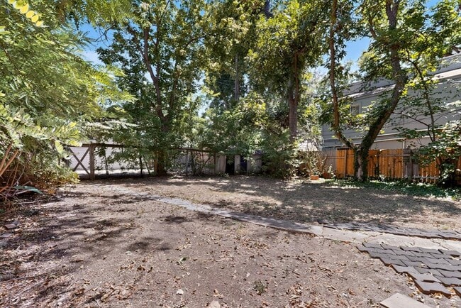 Building Photo - 4211 Avenue B