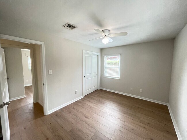 Building Photo - 44 S Cortez Ave