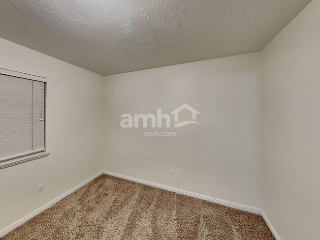Building Photo - 957 W 1200 S