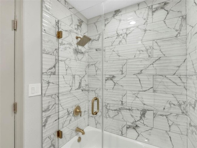 Building Photo - 4870 Venetian Blvd NE