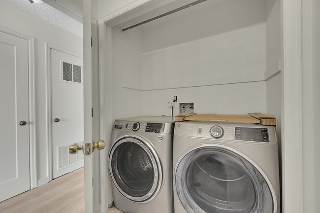 Building Photo - $2,495, 3 beds, 2.5 bath Updated Home in Co Springs with Fenced In Yard!