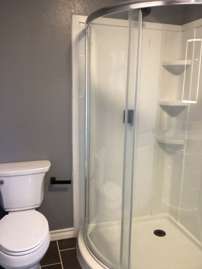 Building Photo - Newly Updated Family Home  Close to Jr. High & High School!  Pets welcome!