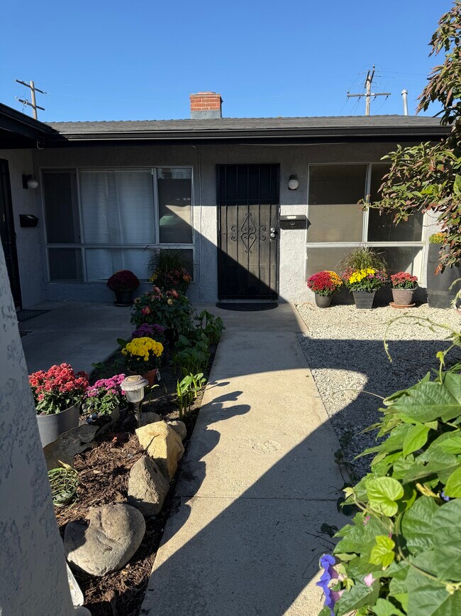 Building Photo - 305-302 N Dwyer Pl