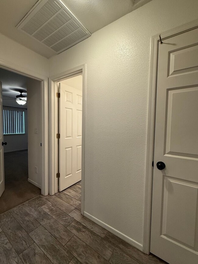 Building Photo - Beautifully Landscaped Home in Desert Foothills